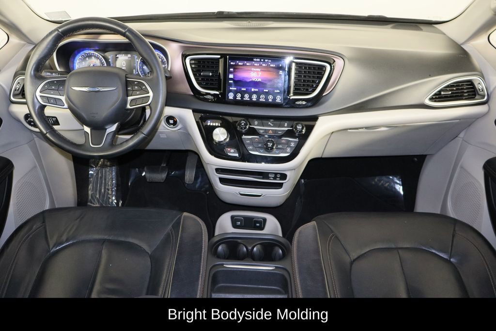 Used 2017 Chrysler Pacifica Touring-L w/ Tire & Wheel Group image 13