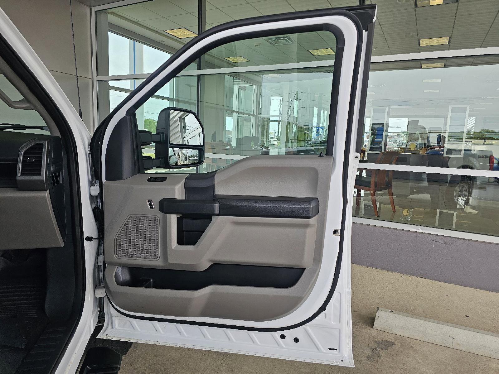 Used 2022 Ford F250 XL w/ STX Appearance Package AWD/4WD image 11