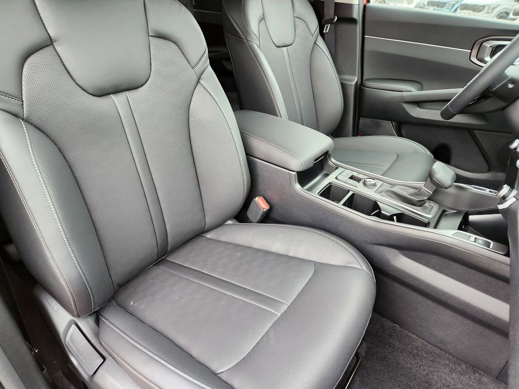 New 2025 Kia Sorento S image 14
