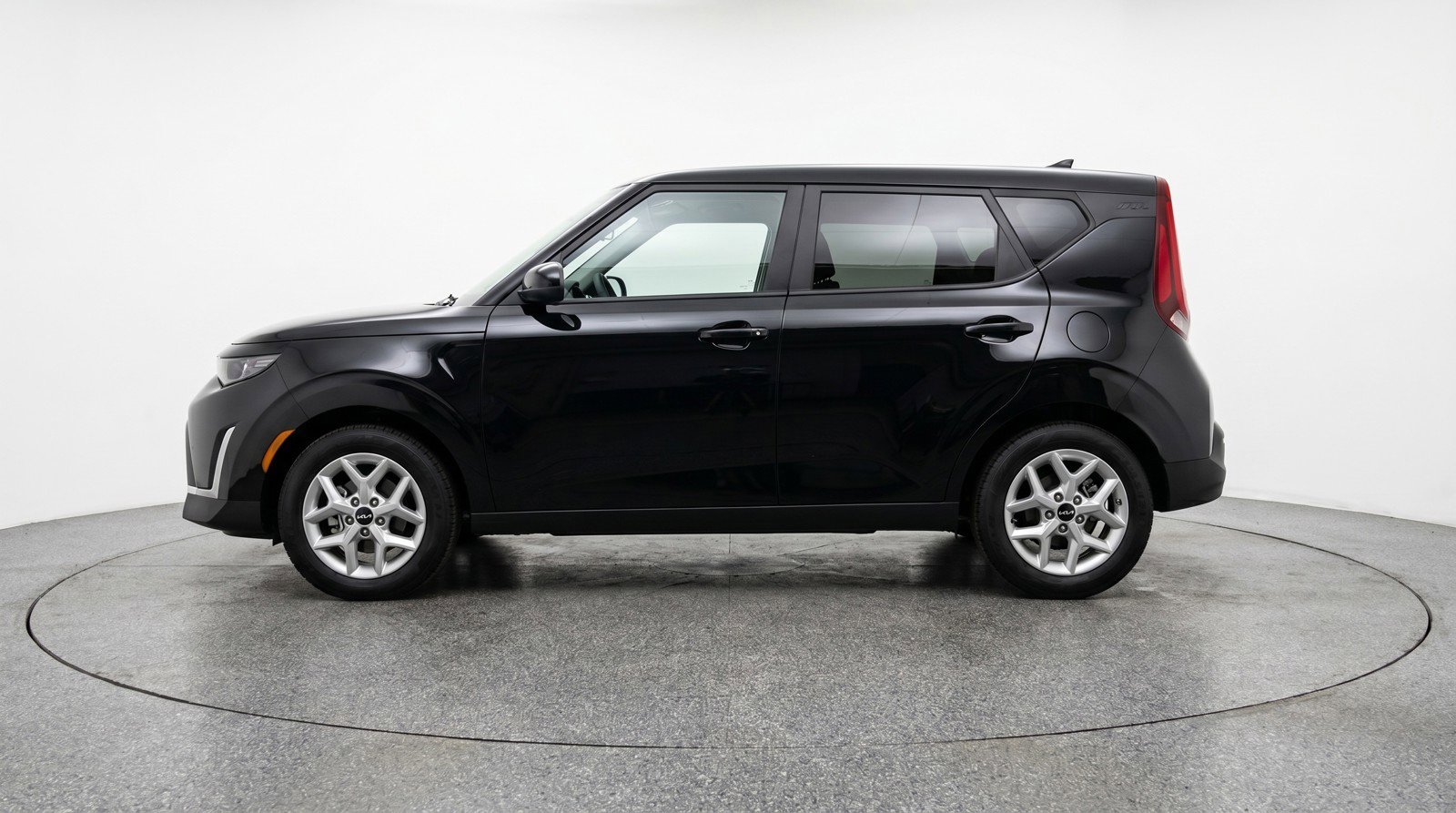 Used 2025 Kia Soul LX w/ LX Technology Package FWD image 5