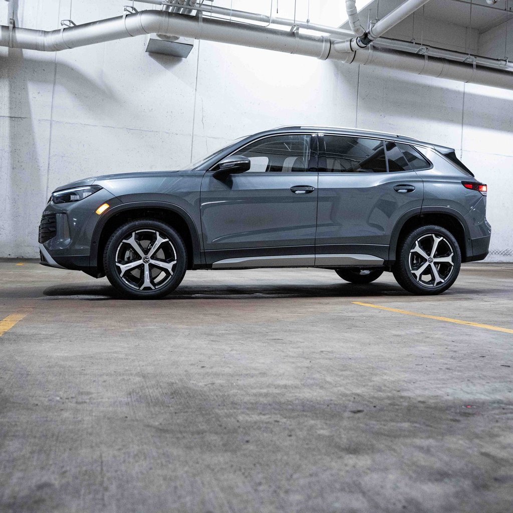 New 2025 Volkswagen Tiguan SE image 3