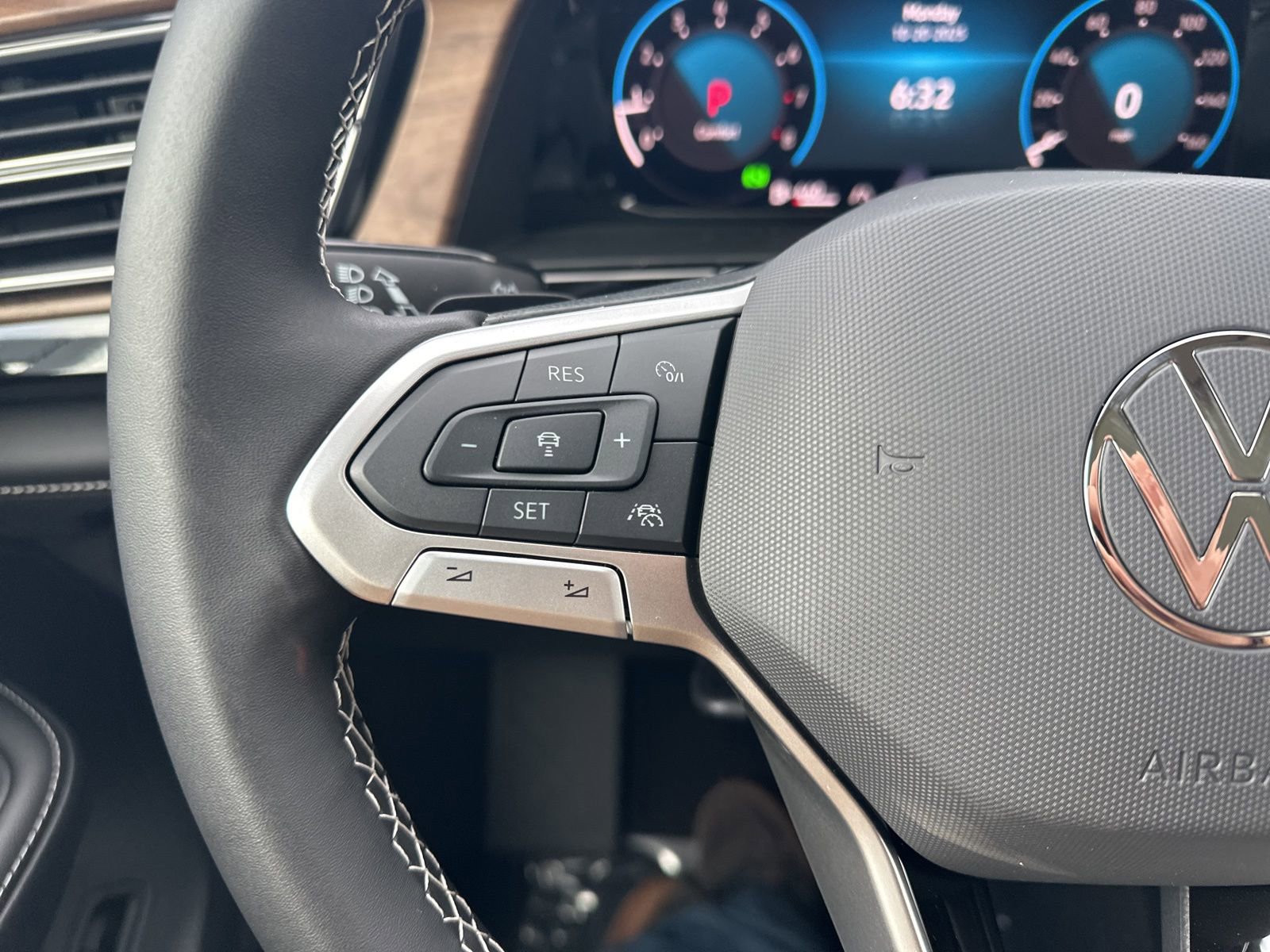 New 2026 Volkswagen Atlas SE image 16