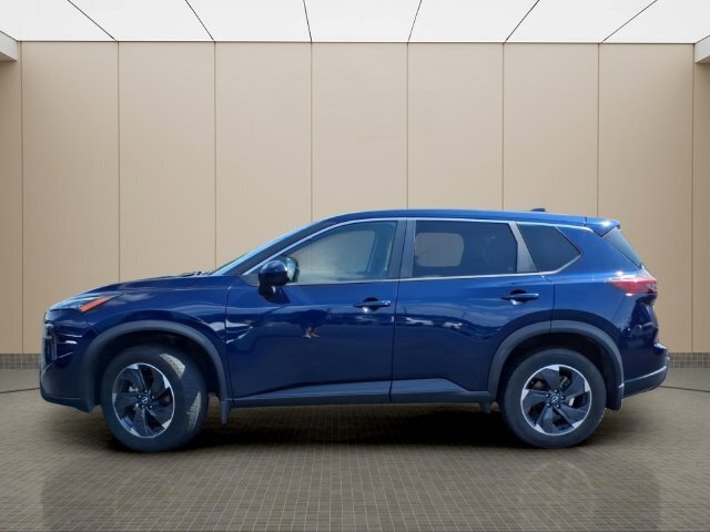 Used 2025 Nissan Rogue SV AWD/4WD image 4