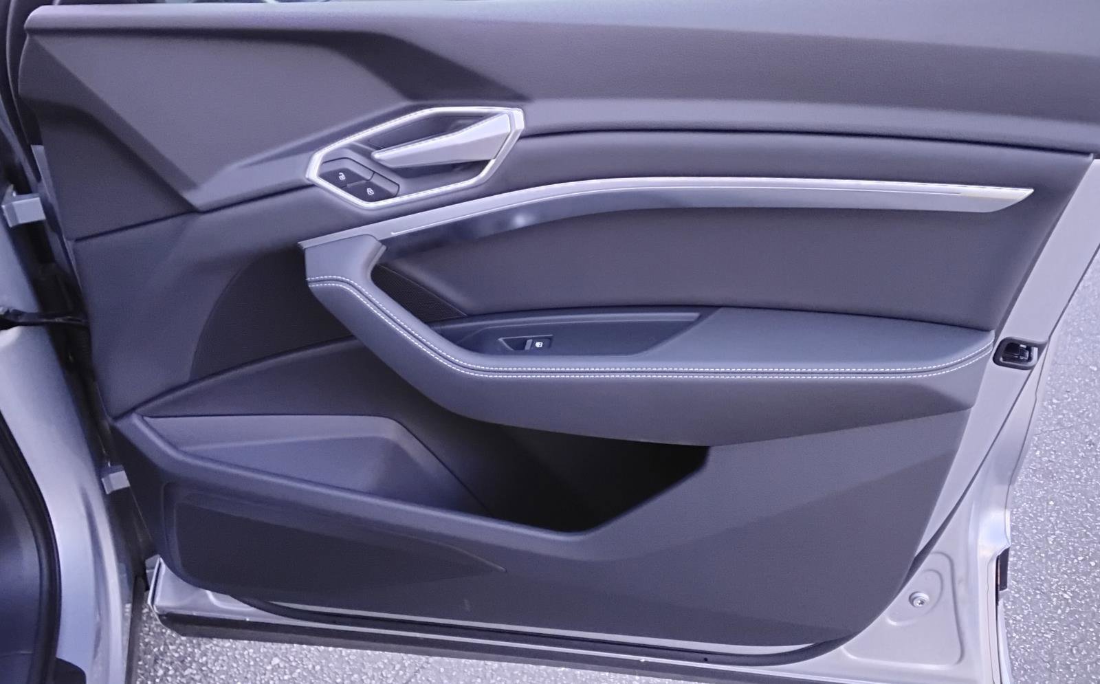 Certified 2022 Audi e-tron Premium w/ Convenience Plus Package image 24