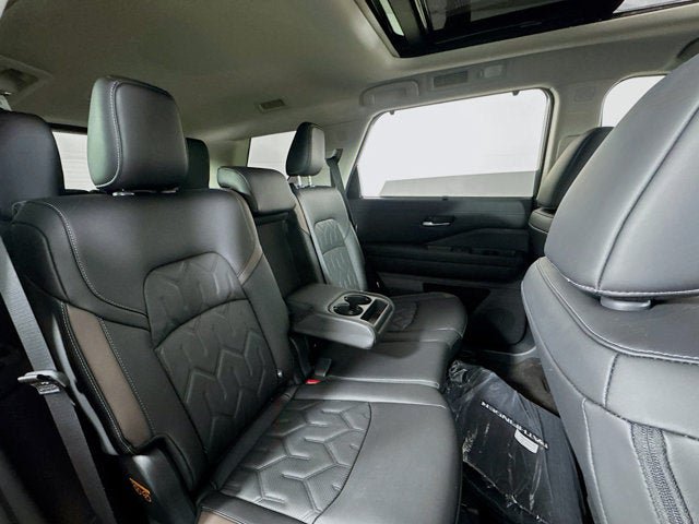 New 2026 Nissan Pathfinder Platinum w/ Cargo Package AWD/4WD image 27