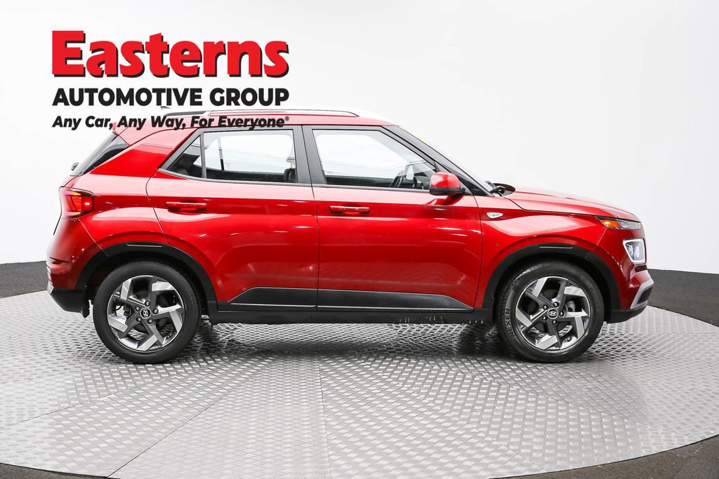 Used 2022 Hyundai Venue Limited image 4