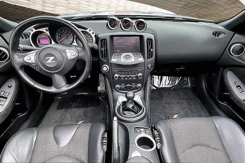 Used 2017 Nissan 370Z Touring image 15