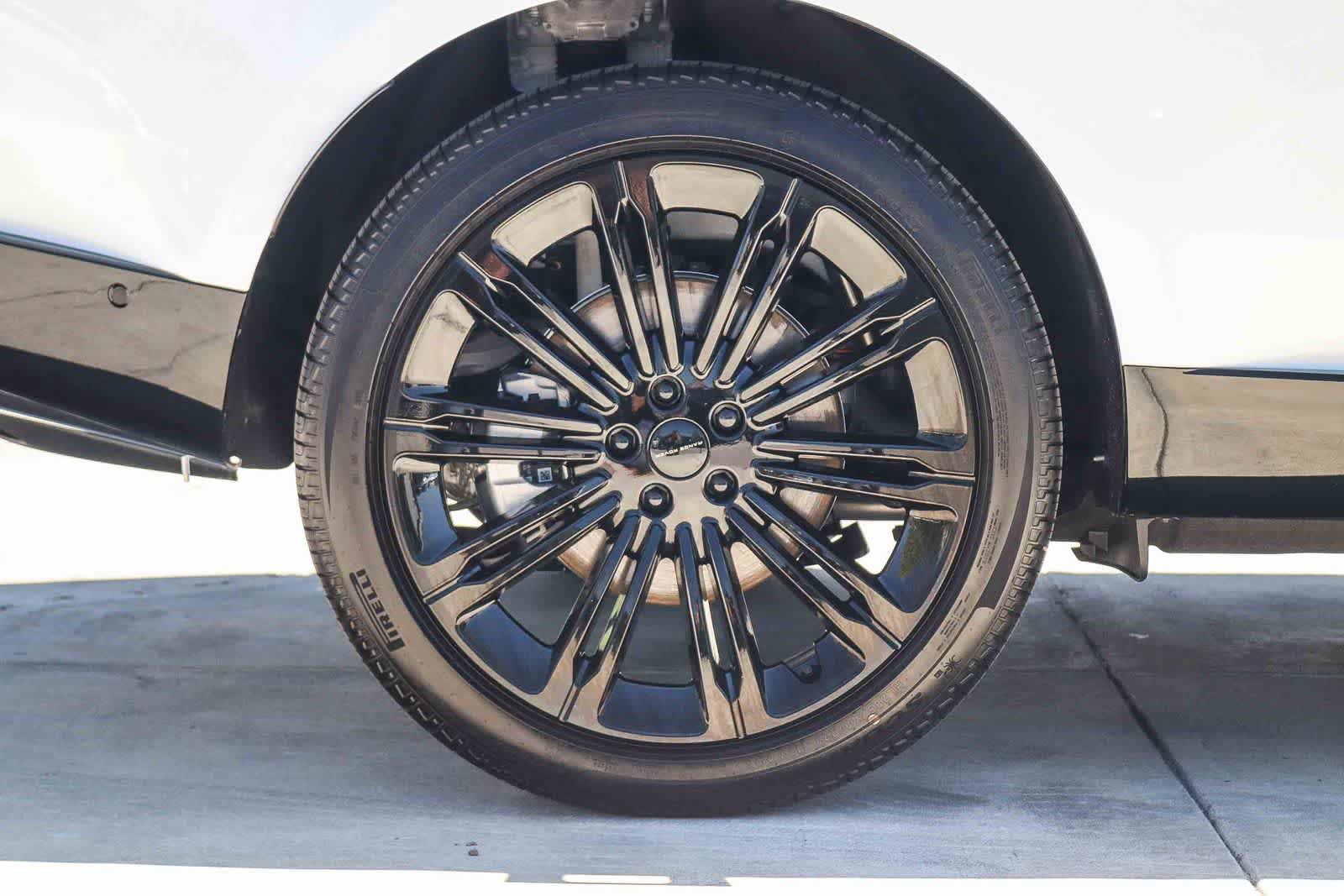 New 2026 Land Rover Range Rover Long Wheelbase SE AWD/4WD image 8
