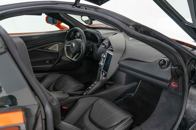 Used 2018 McLaren 720S RWD image 23