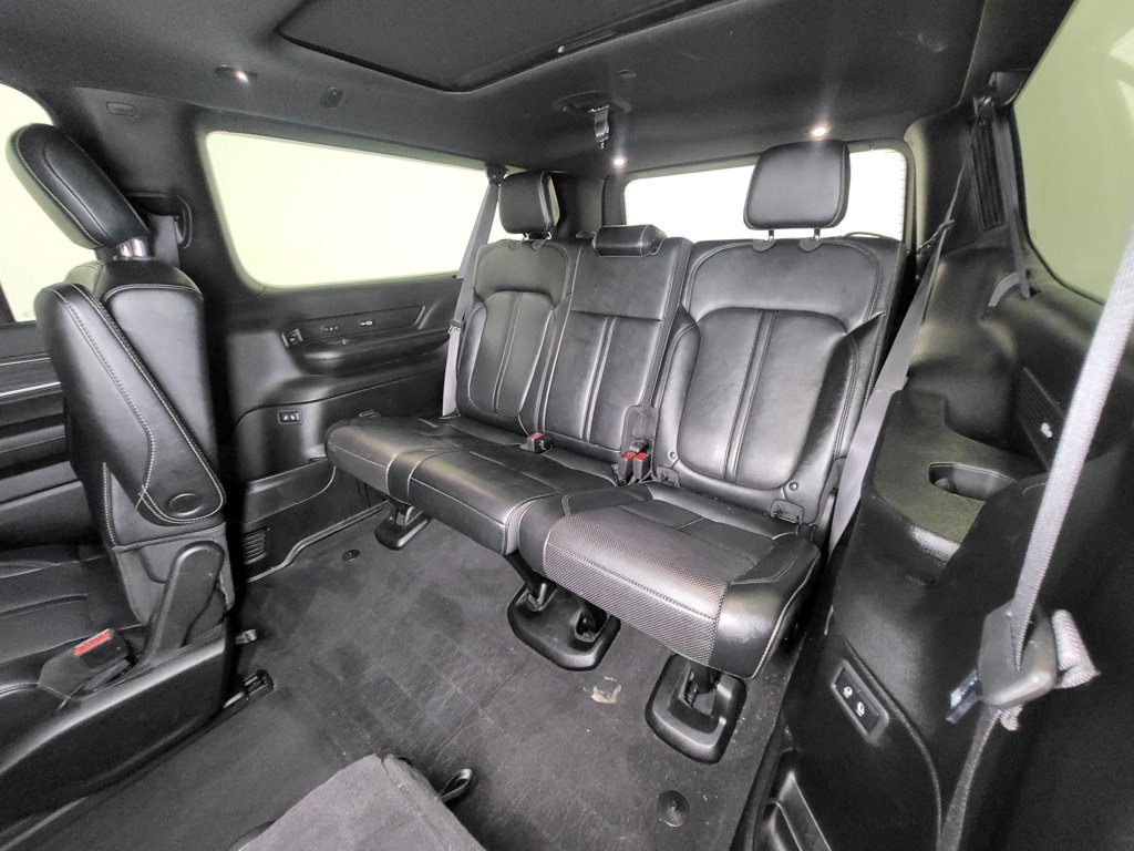 Used 2024 Jeep Wagoneer L Series III w/ Premium Group I image 8