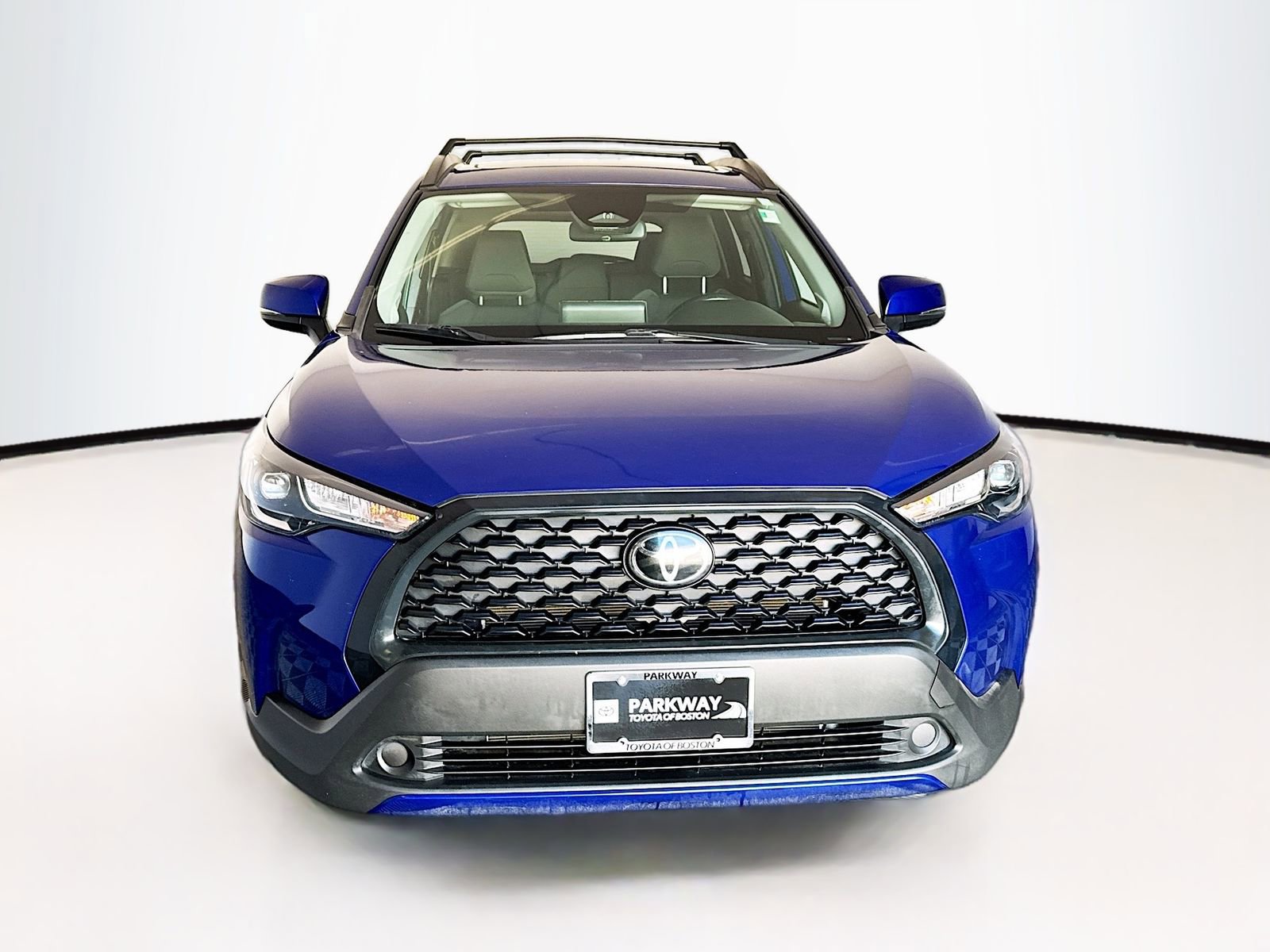 Used 2023 Toyota Corolla Cross LE w/ Moonroof Package image 2