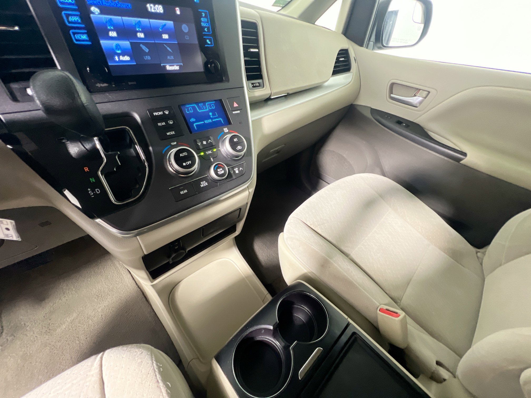 Used 2016 Toyota Sienna LE image 25