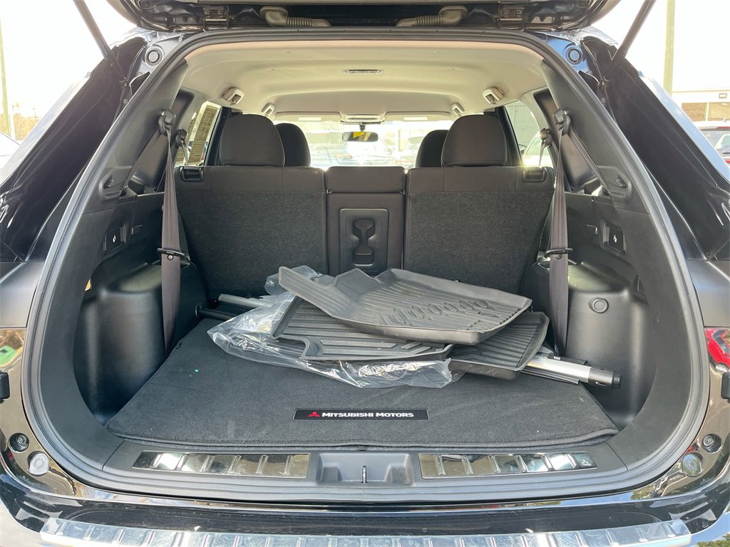Used 2024 Mitsubishi Outlander ES image 24
