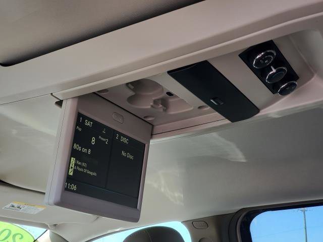 Used 2015 Chrysler Town & Country Touring FWD image 25