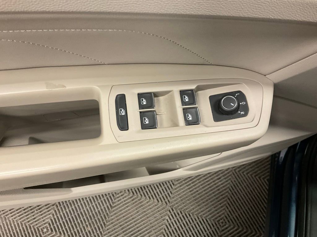 Used 2021 Volkswagen Atlas SE image 15