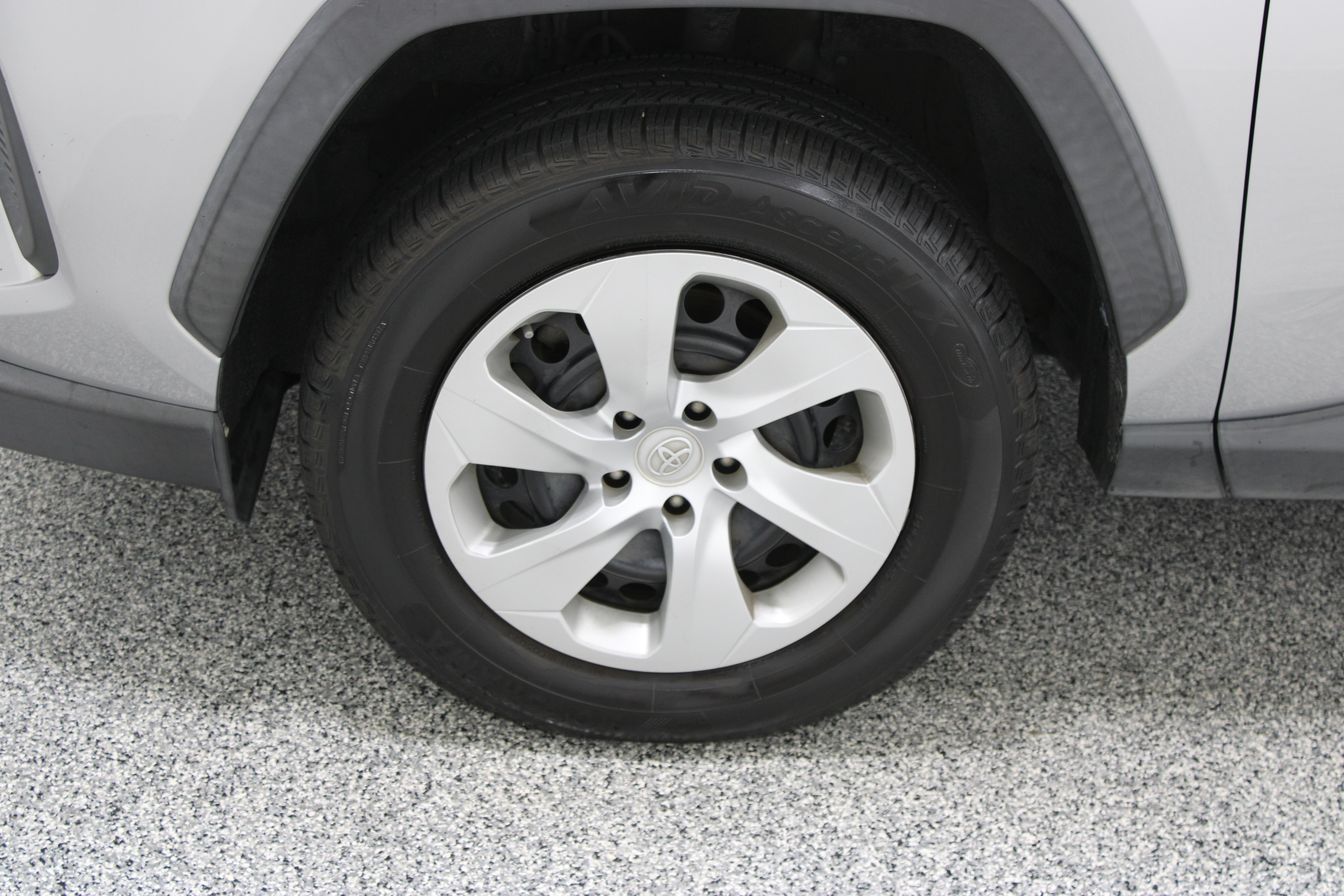 Used 2021 Toyota RAV4 LE FWD image 11