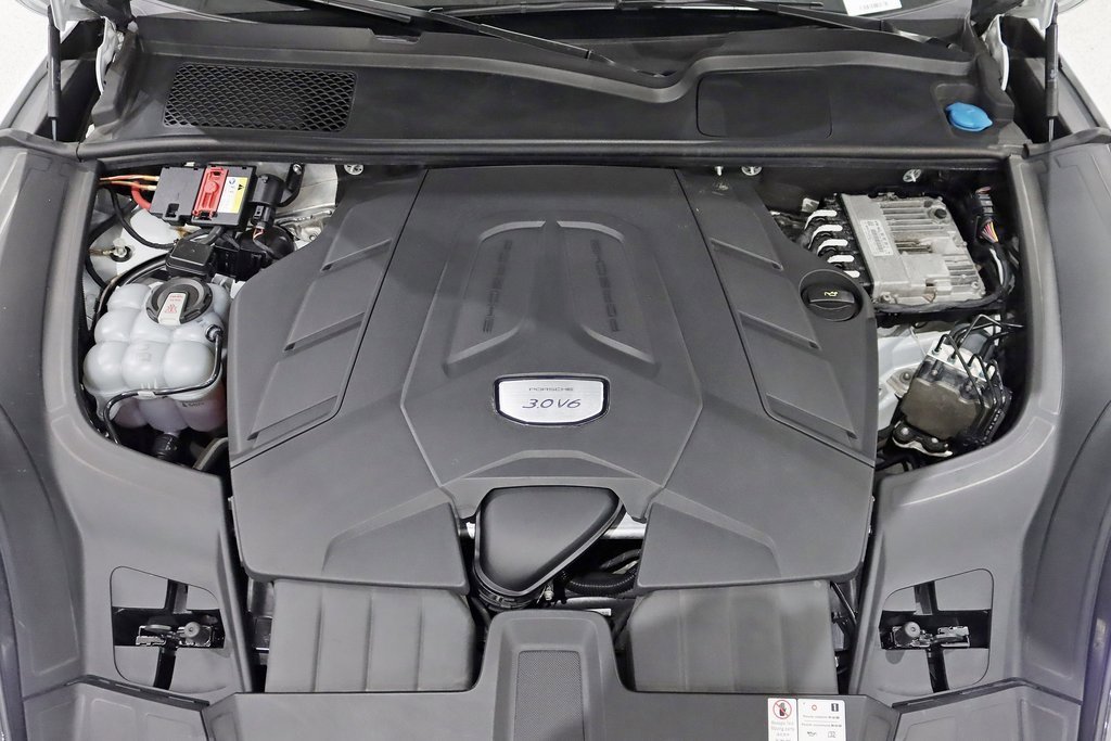 Used 2022 Porsche Cayenne Platinum Edition image 42