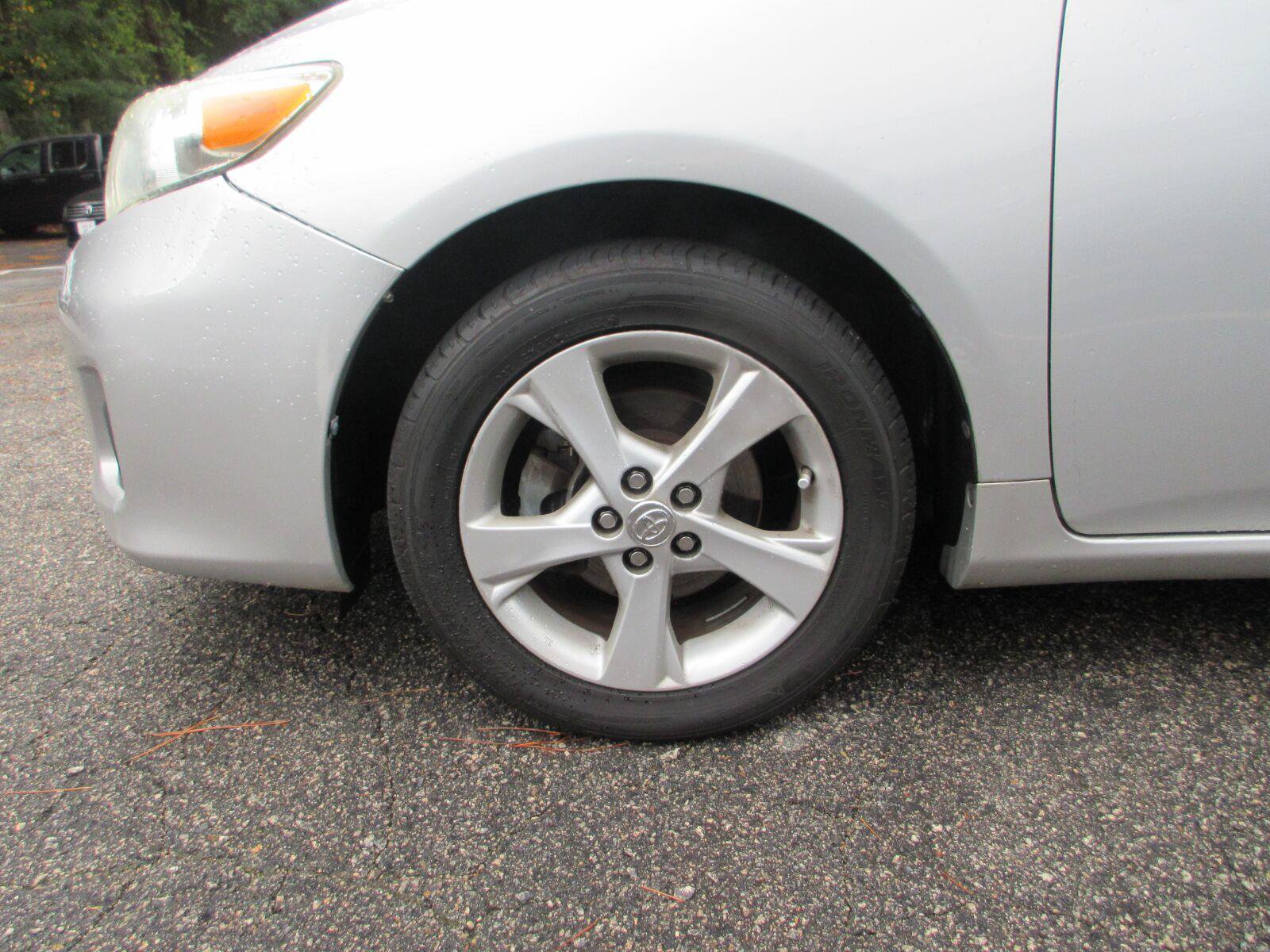Used 2012 Toyota Corolla LE w/ Premium Pkg FWD image 24