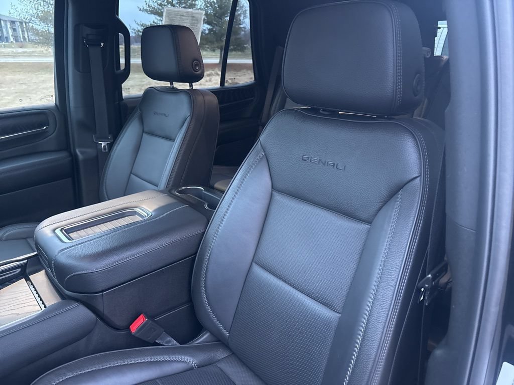 Used 2024 GMC Yukon Denali AWD/4WD image 14
