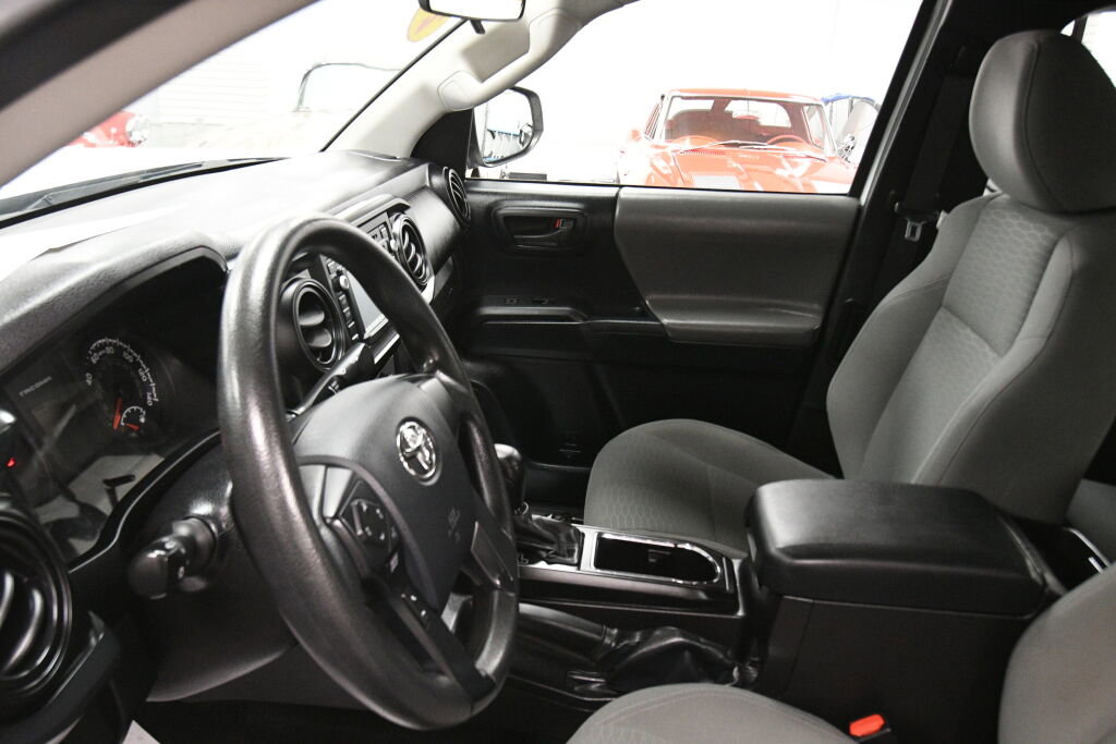 Used 2016 Toyota Tacoma SR w/ Exterior Package RWD image 18
