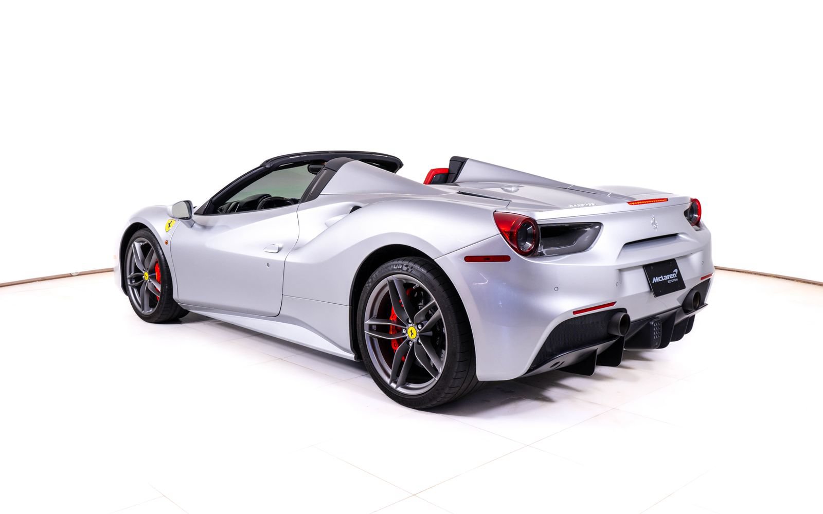 Used 2019 Ferrari 488 Spider RWD image 5