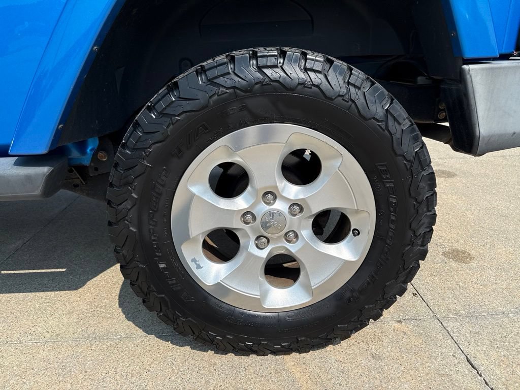 Used 2015 Jeep Wrangler Sahara w/ Connectivity Group AWD/4WD image 47
