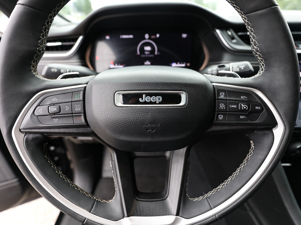 Used 2023 Jeep Grand Cherokee Altitude AWD/4WD image 15