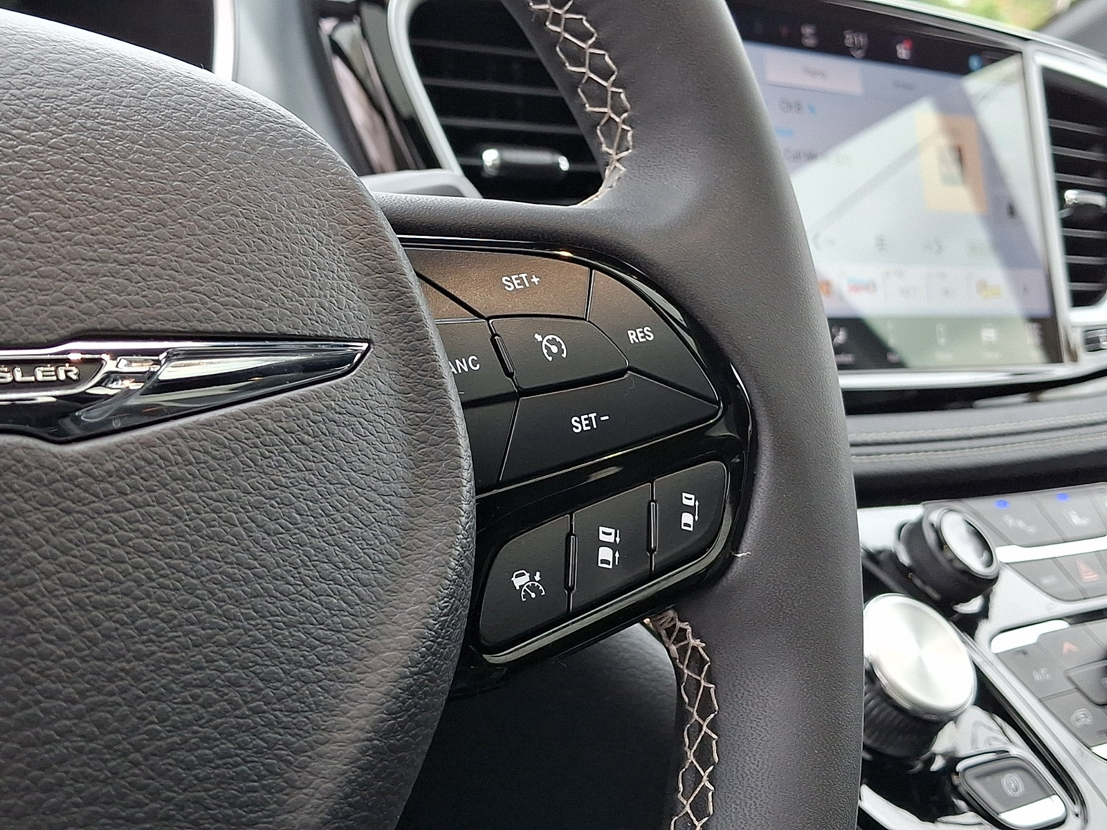 Used 2026 Chrysler Pacifica Limited w/ S Appearance Package FWD image 26