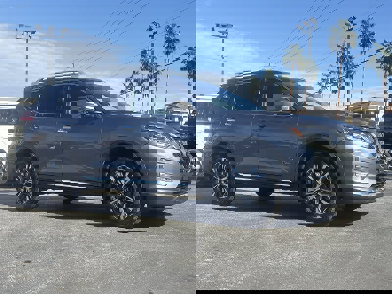 Used 2017 Nissan Rogue SL image 8