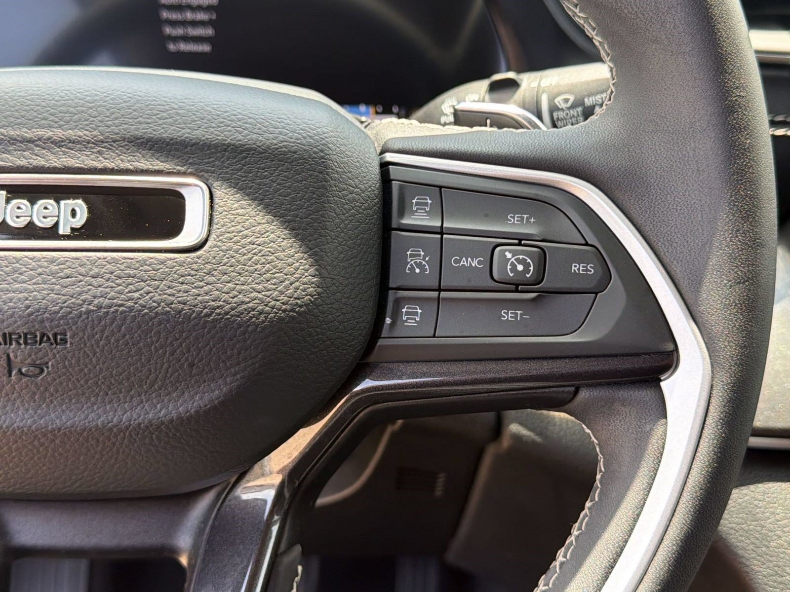 Used 2023 Jeep Grand Cherokee Laredo AWD/4WD image 26