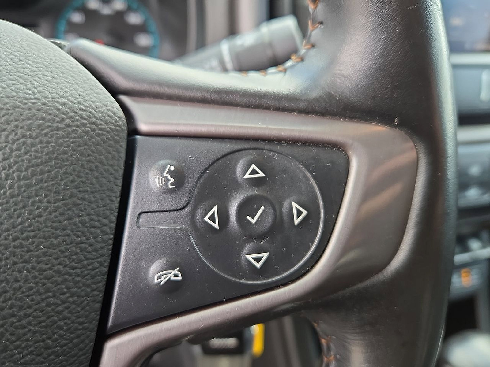 Certified 2022 GMC Canyon AT4 w/ Trailering Package image 18