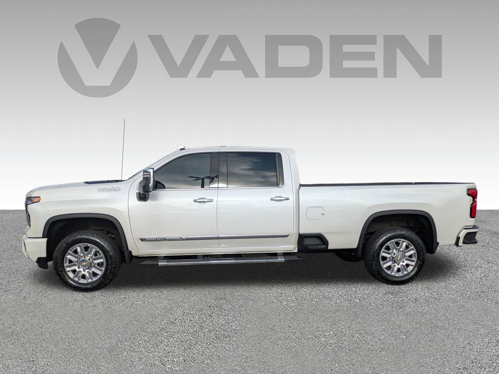 Used 2025 Chevrolet Silverado 3500 High Country w/ Technology Package image 27