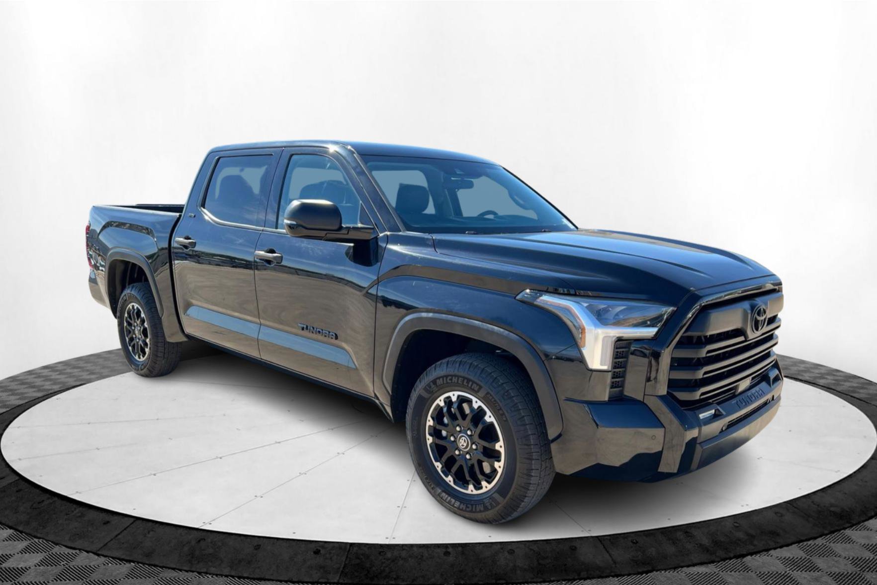 Used 2022 Toyota Tundra SR5 w/ SR5 Convenience Package image 8