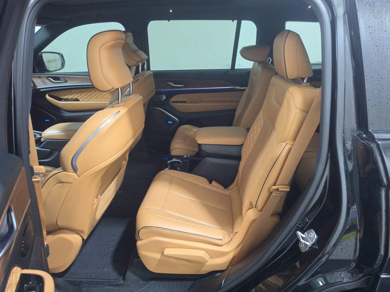 Used 2021 Jeep Grand Cherokee L Summit w/ Luxury Tech Group V AWD/4WD image 12