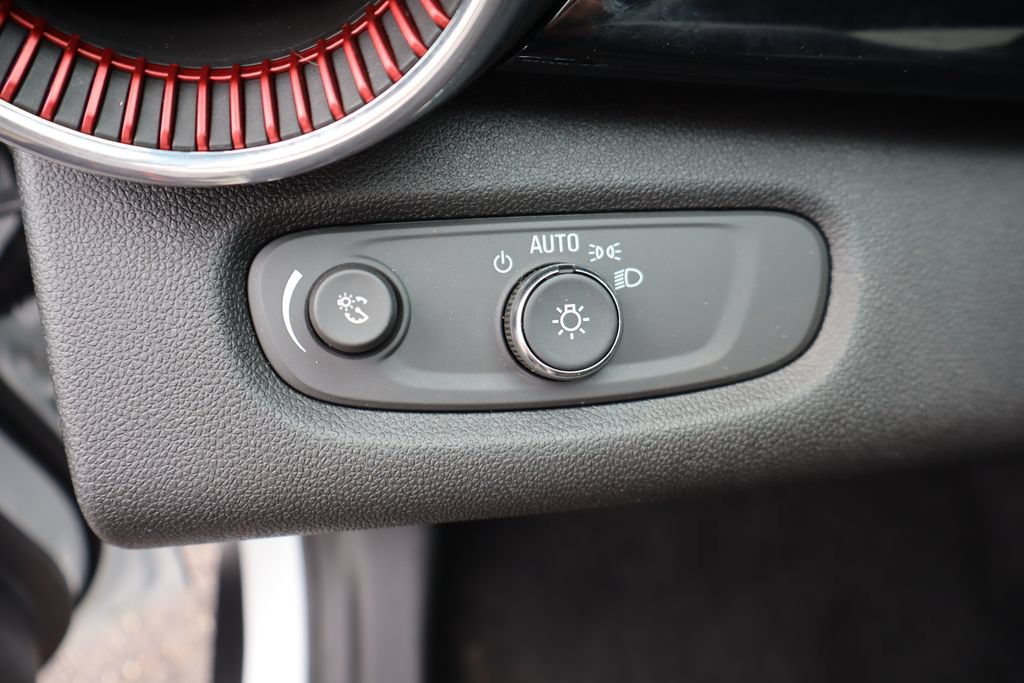 Used 2024 Chevrolet Trax RS w/ Sunroof Package FWD image 9
