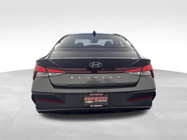 Used 2024 Hyundai Elantra SEL FWD image 8
