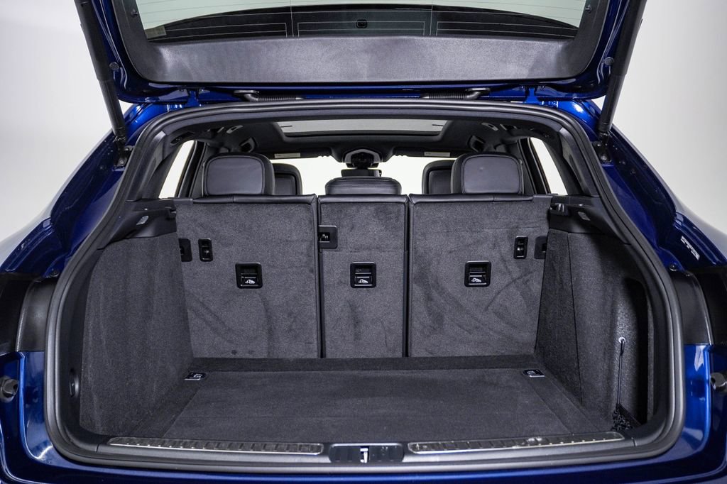 Certified 2025 Porsche Macan image 28