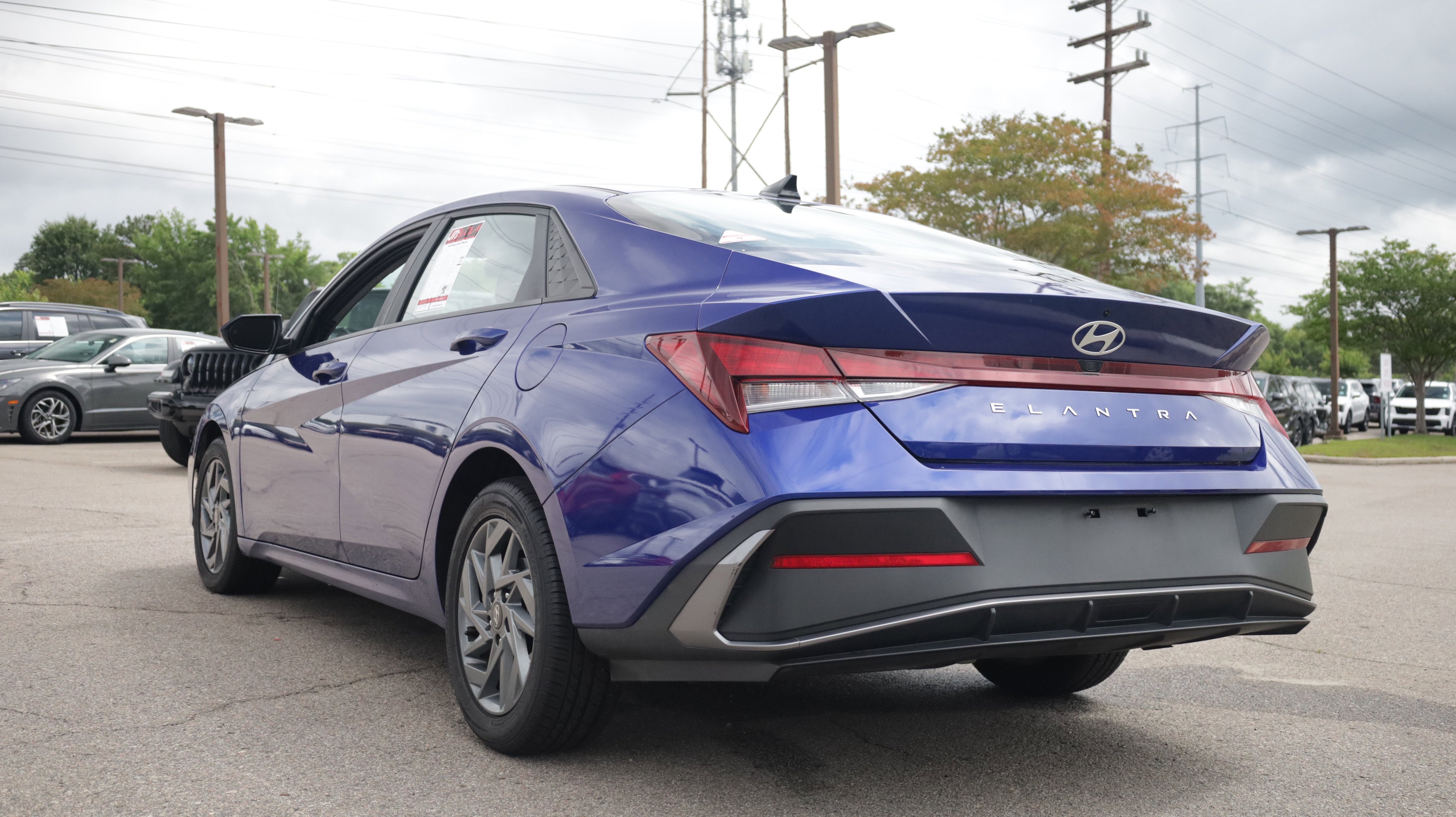 Used 2024 Hyundai Elantra SEL FWD image 5