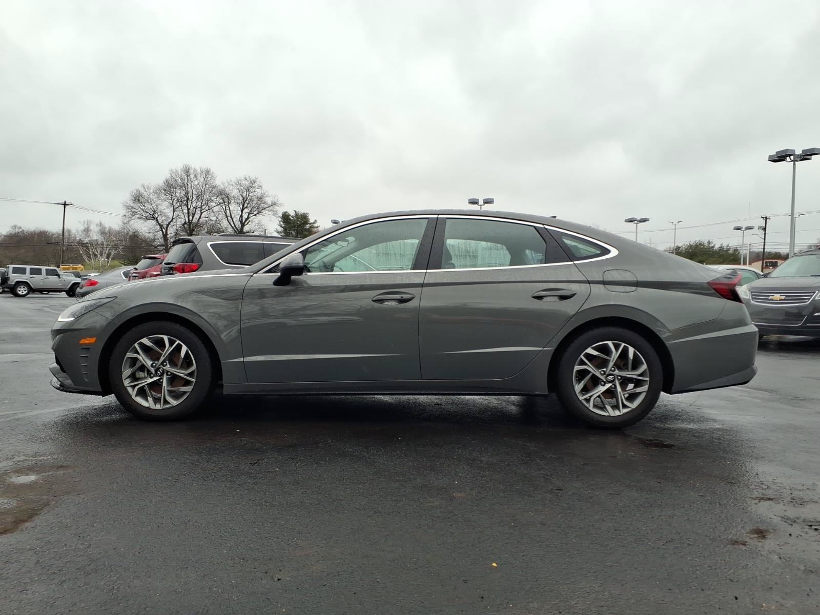 Used 2022 Hyundai Sonata SEL FWD image 2