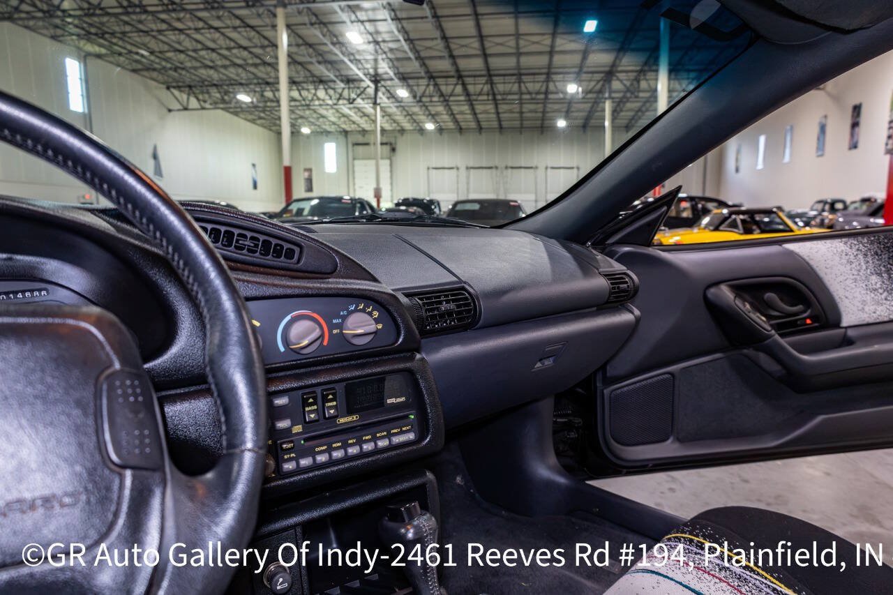 Used 1993 Chevrolet Camaro Z28 RWD image 13