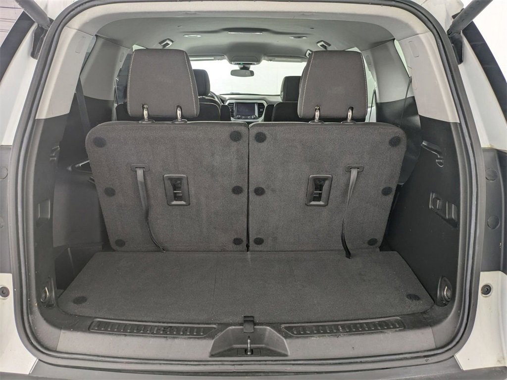 Used 2023 GMC Acadia SLE w/ Driver Convenience Package image 30