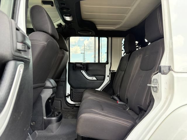 Used 2014 Jeep Wrangler Unlimited Sahara w/ Dual Top Group AWD/4WD image 9