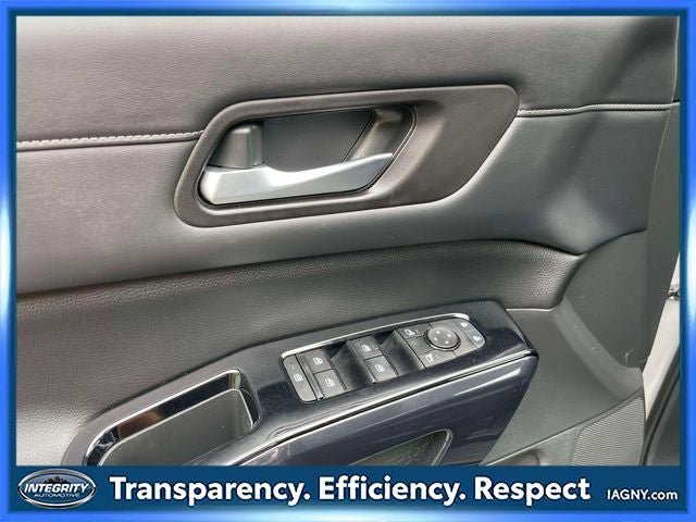 Used 2022 Nissan Pathfinder SV AWD/4WD image 17