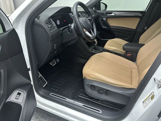 Used 2022 Volkswagen Tiguan SE R-Line image 12
