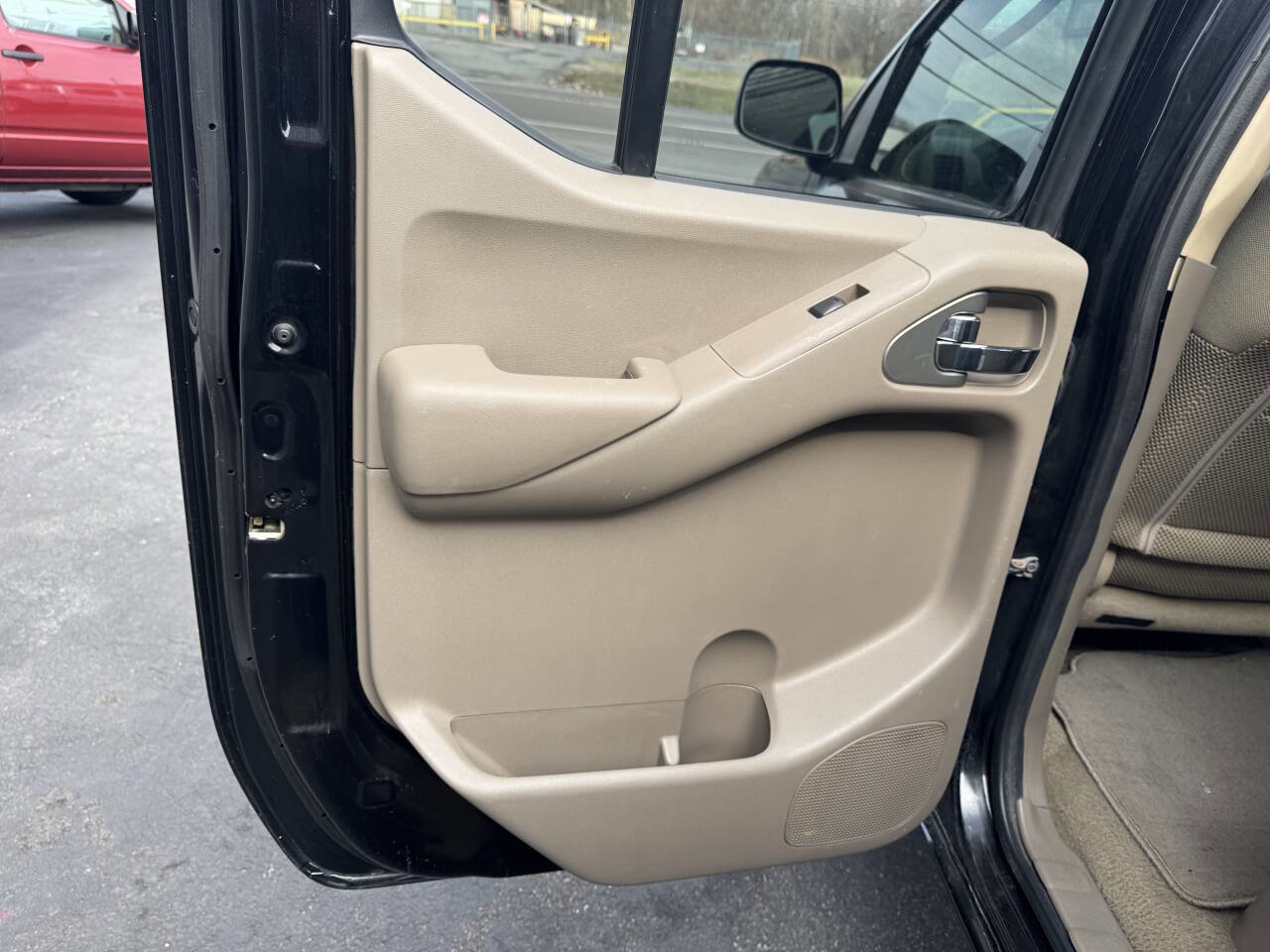 Used 2009 Nissan Frontier SE w/ SE Value Truck Pkg image 17