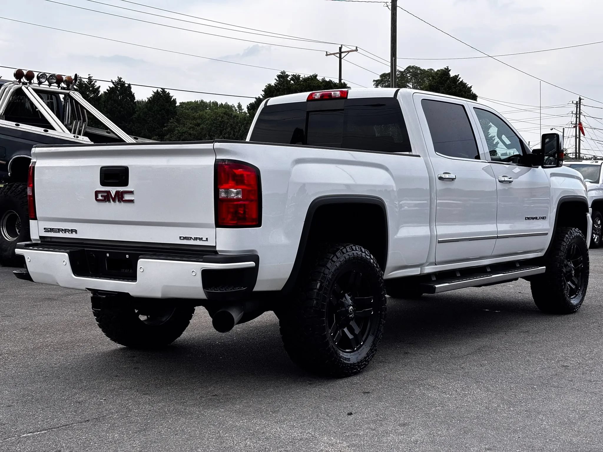 Used 2015 GMC Sierra 2500 Denali w/ Duramax Plus Package AWD/4WD image 4