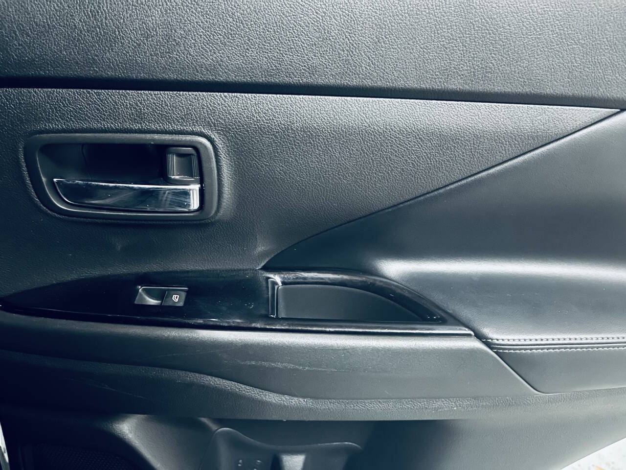 Used 2019 Mitsubishi Outlander LE FWD image 28