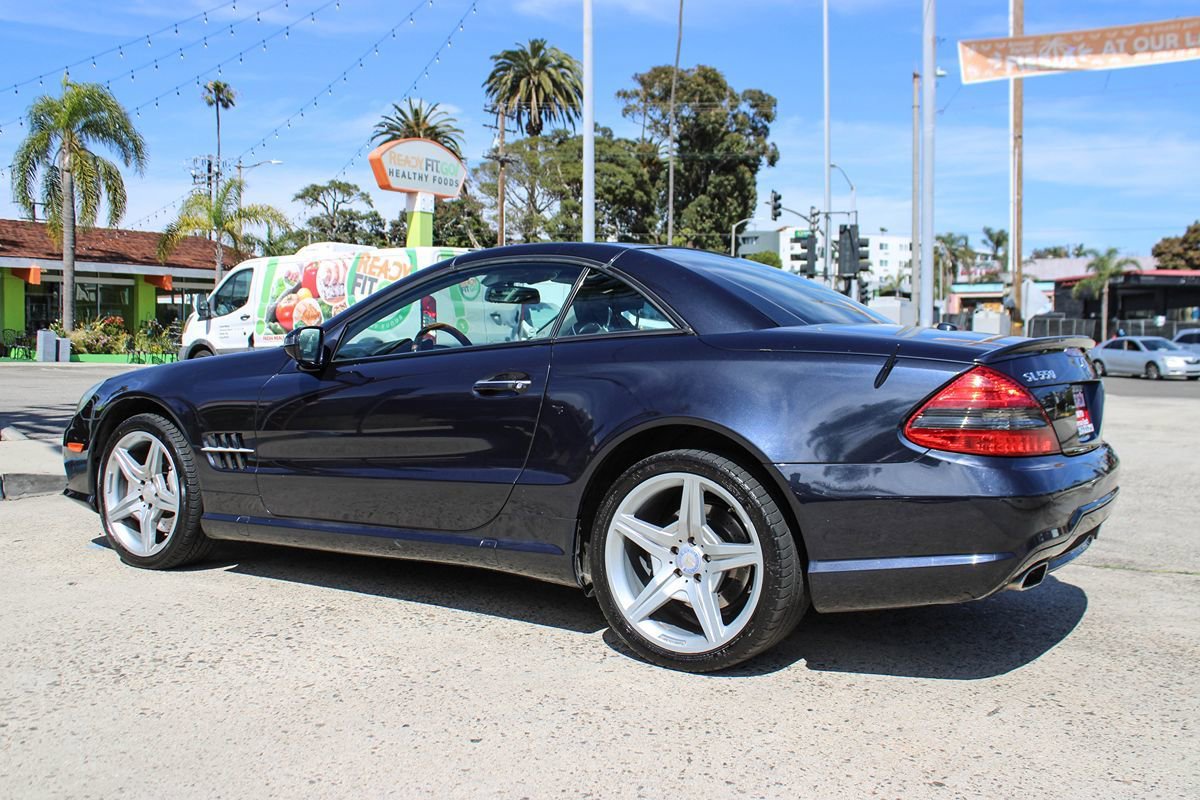 Used 2011 Mercedes-Benz SL 550 image 3