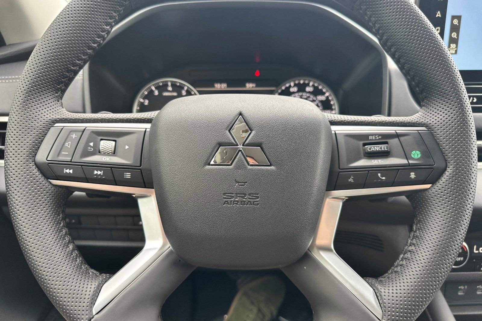 New 2025 Mitsubishi Outlander SE image 24