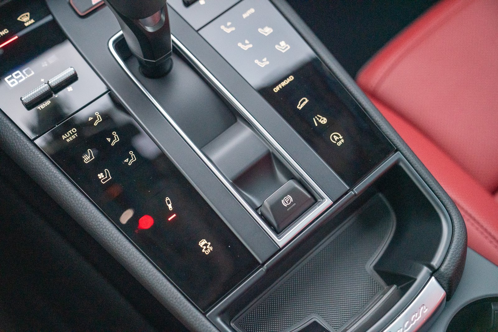 Certified 2026 Porsche Macan Turbo AWD/4WD image 20